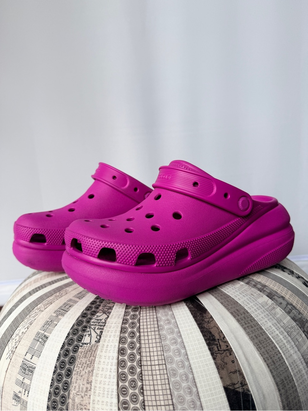 Crocs Classic Crush Platform Clogs Juice Pink Women’s 9 + Shoe Charms